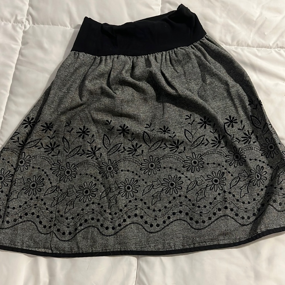 Embroidered skirt